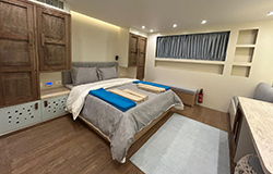 Lower deck suite